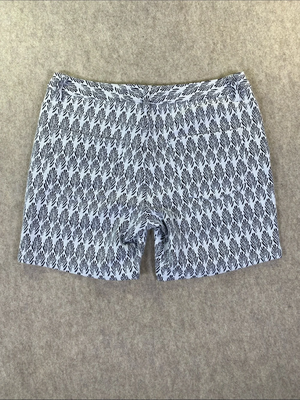 NWT ST33LE 5” Black & White Palms Printed Jacquard Shorts